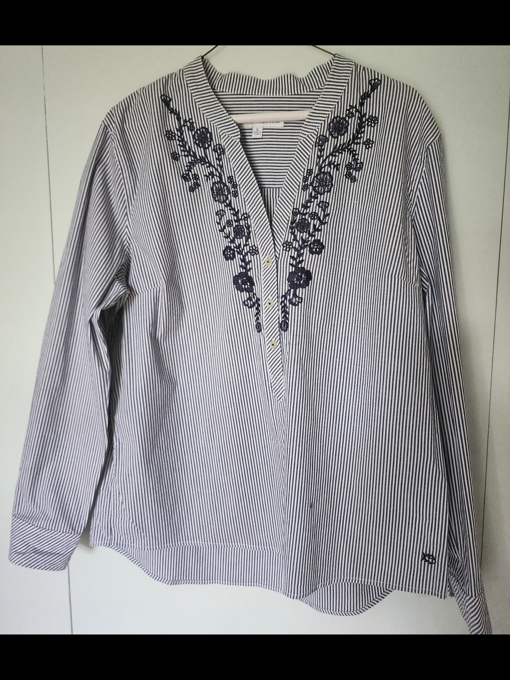 Striped V-Neck Embroidered Shirt - Navy/White